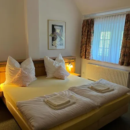 Attikos & Restaurant Hotel Lengenfeld (Saxony)