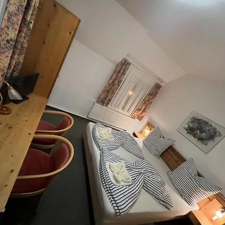 Attikos & Restaurant Hotel *