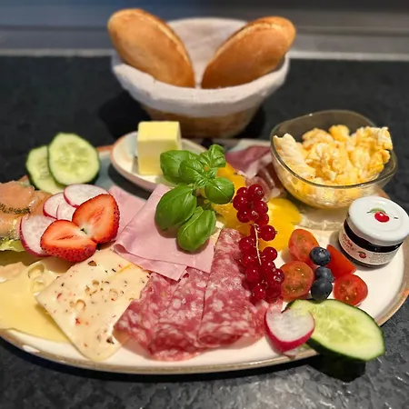 Attikos & Restaurant 酒店 伦根费尔德