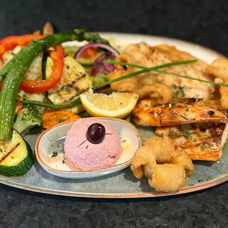 Attikos & Restaurant 酒店 伦根费尔德