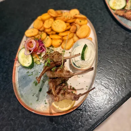 酒店 Attikos & Restaurant