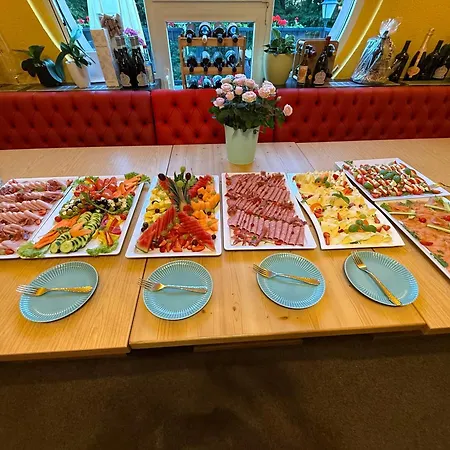 Attikos & Restaurant 酒店 *
