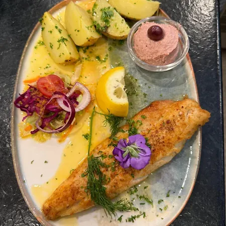 Attikos & Restaurant *