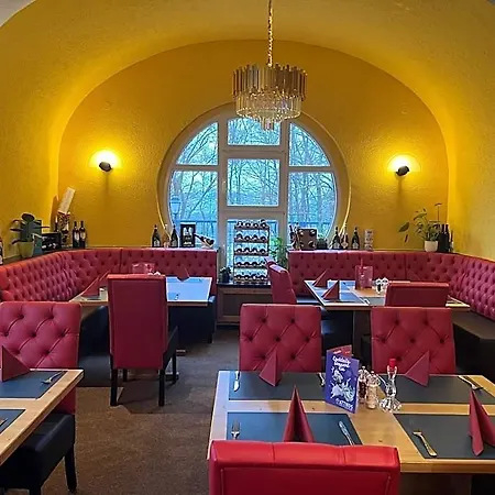 Attikos & Restaurant Hotel