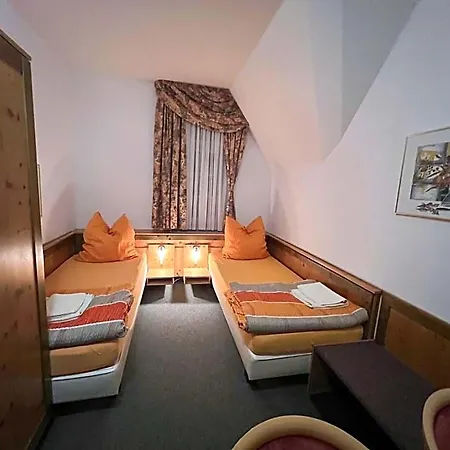Attikos & Restaurant Hotel *